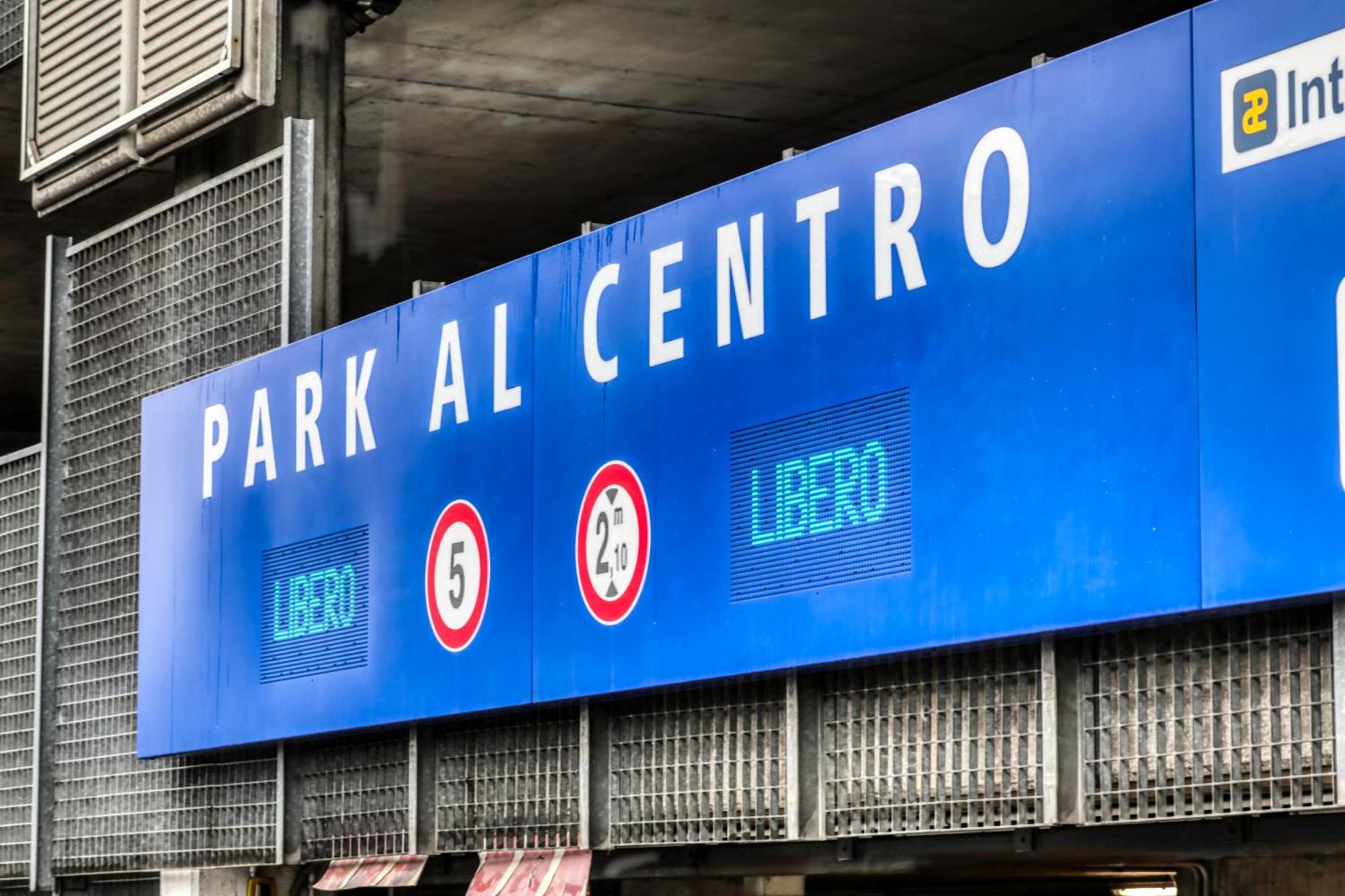 Suite Angolo Alla Stazione - Appartamento Con Terrazzo Panoramico ปาเวีย ภายนอก รูปภาพ