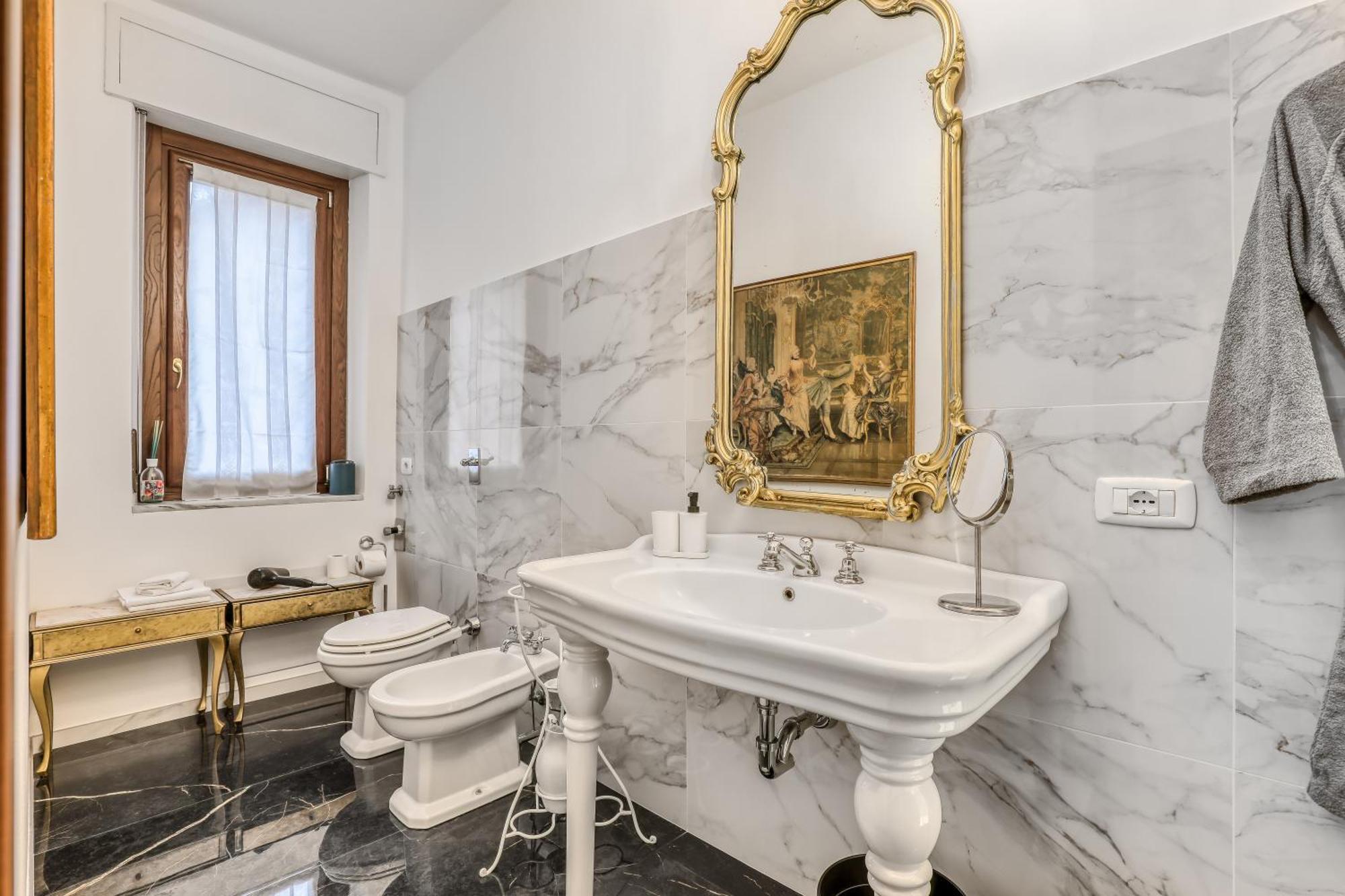 Suite Angolo Alla Stazione - Appartamento Con Terrazzo Panoramico ปาเวีย ภายนอก รูปภาพ
