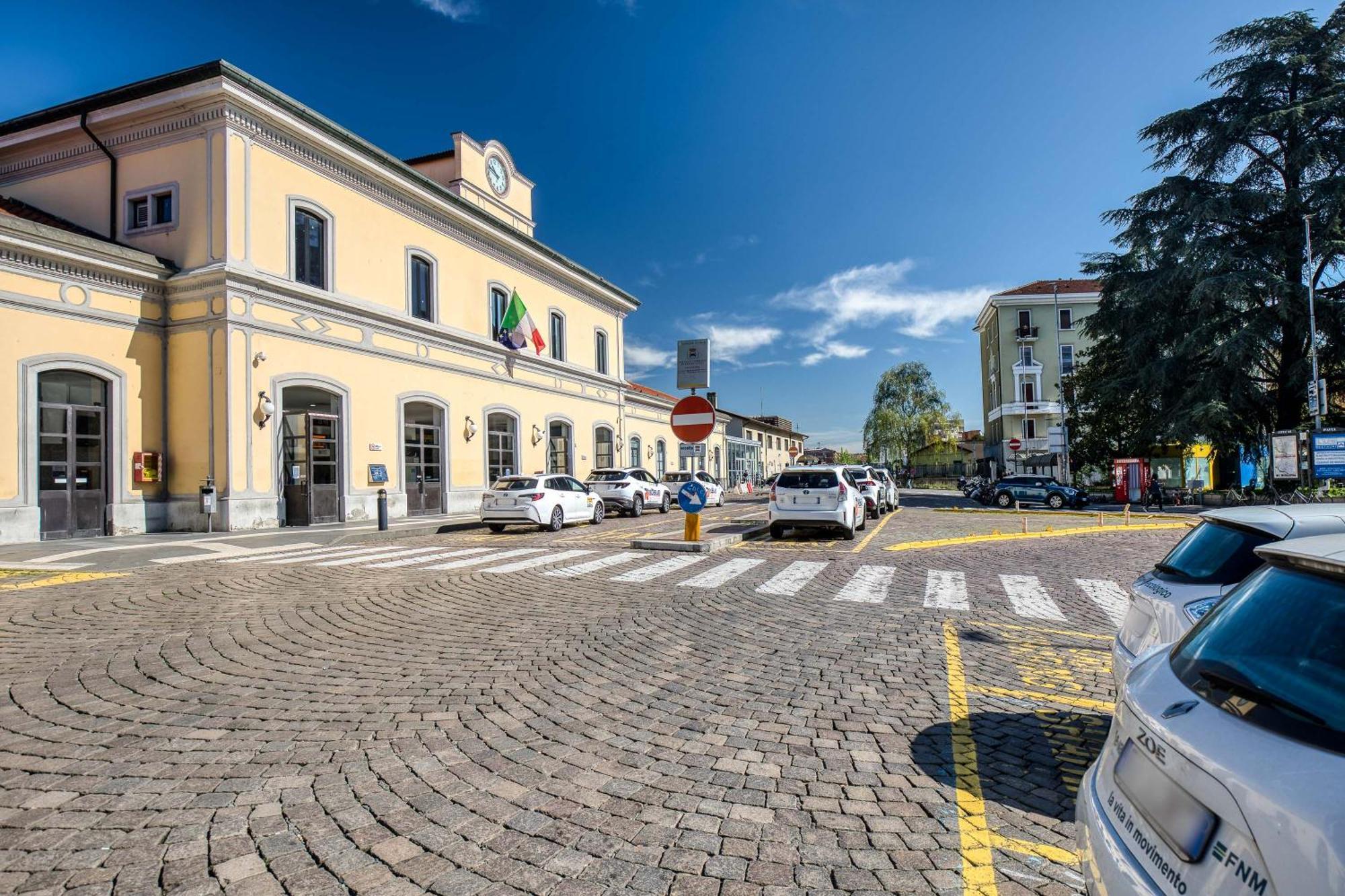 Suite Angolo Alla Stazione - Appartamento Con Terrazzo Panoramico ปาเวีย ภายนอก รูปภาพ